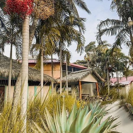 Van Rey Farms Hotel Seine Bight Village Exterior photo